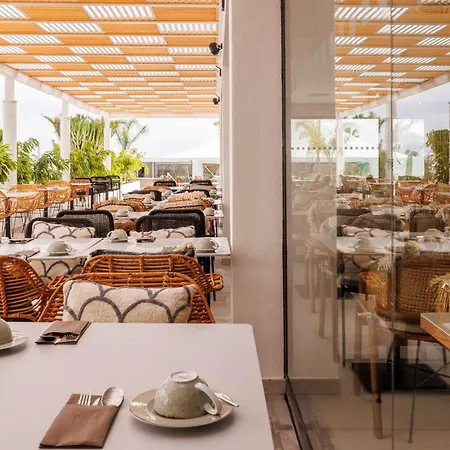 호텔 Radisson Blu Resort, Lanzarote Adults Only 코스타 테기세
