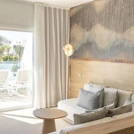 Radisson Blu Resort, Lanzarote Adults Only كوستا تاغيسي