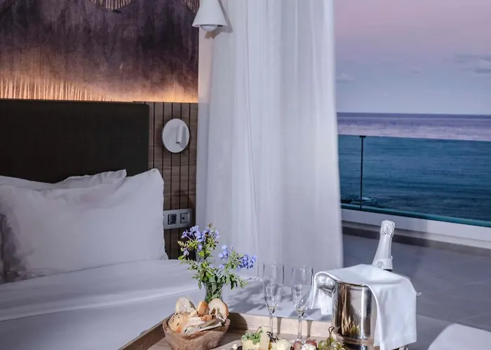 Radisson Blu Resort, Lanzarote Adults Only فندق كوستا تاغيسي