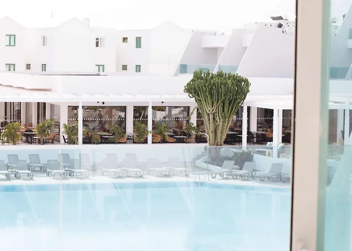 Radisson Blu Resort, Lanzarote Adults Only 4* كوستا تاغيسي