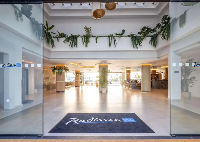 Radisson Blu Resort, Lanzarote Adults Only فندق 4*