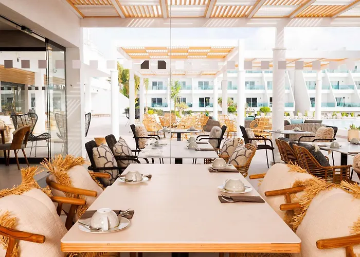 호텔 Radisson Blu Resort, Lanzarote Adults Only 4*